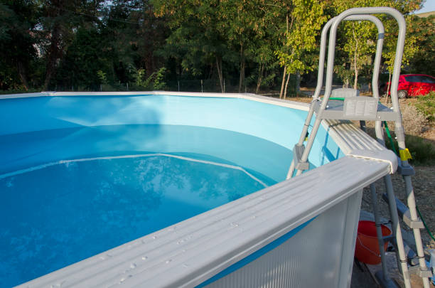bomba de calor para piscina sobre el suelo